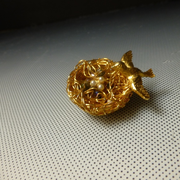brooch gold wire bird nest mommy bird three pearl jeanne signed - Picture 4 of 6